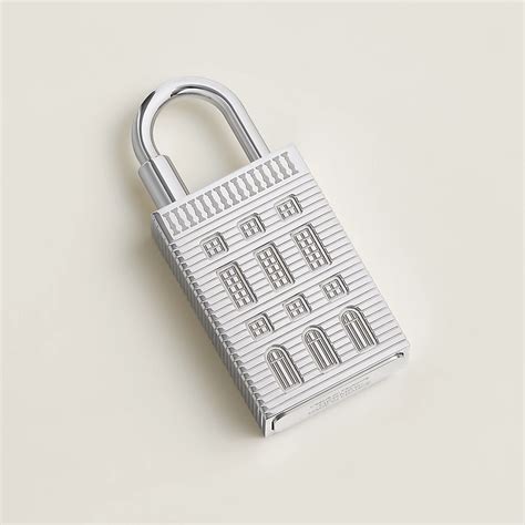 Faubourg Surprise key ring .